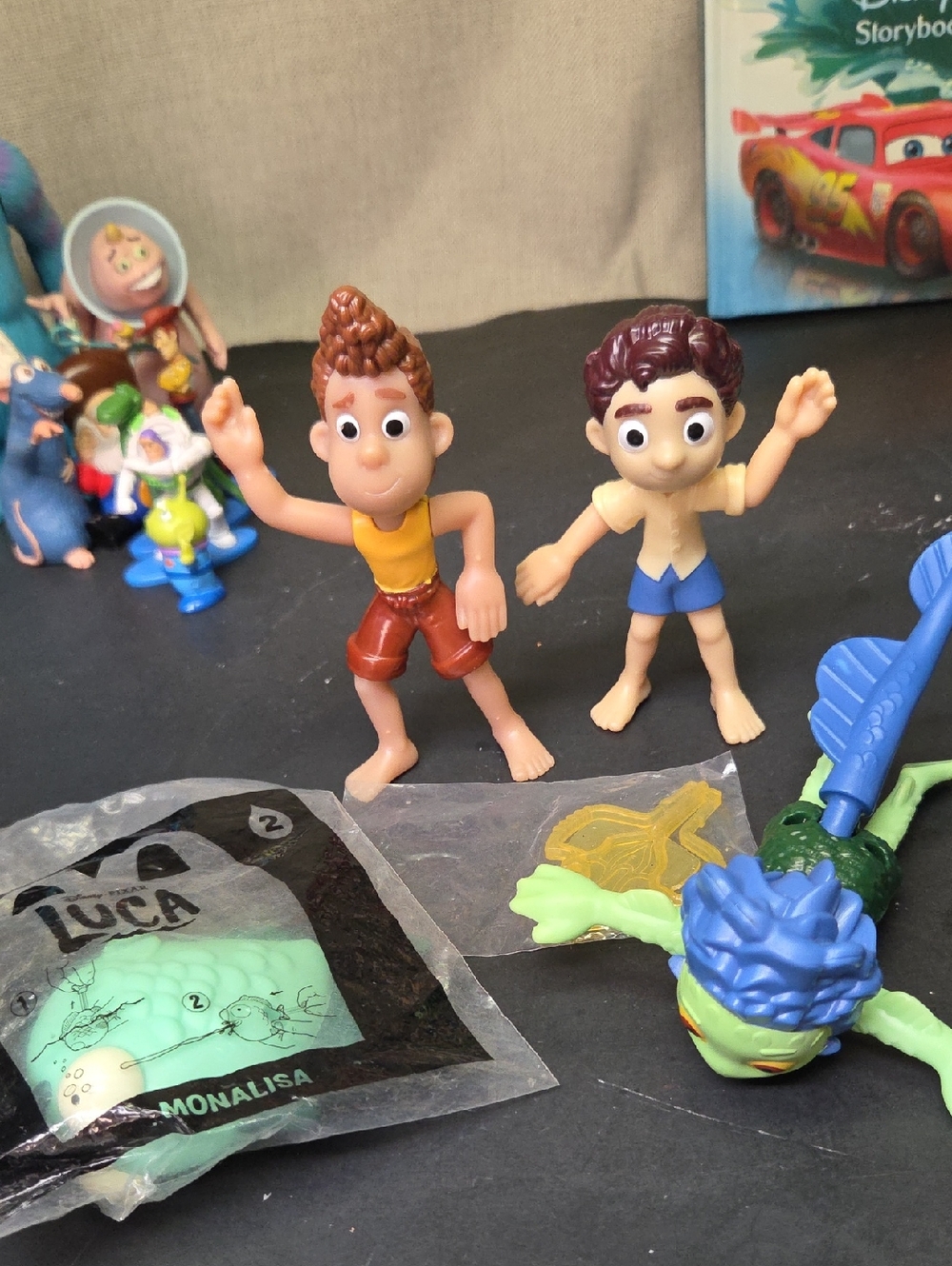 Disney Pixar Bundle - Picture 5 of 9